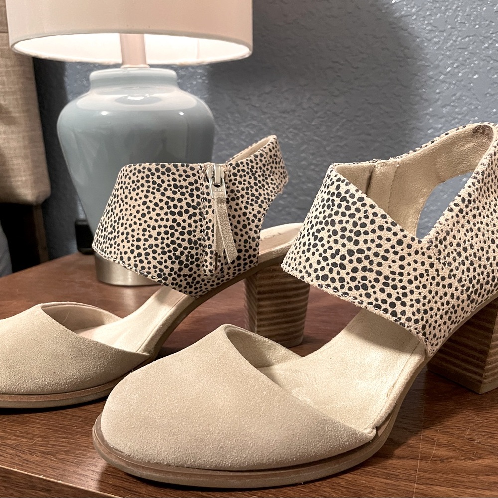 Tom’s women size 8 heels